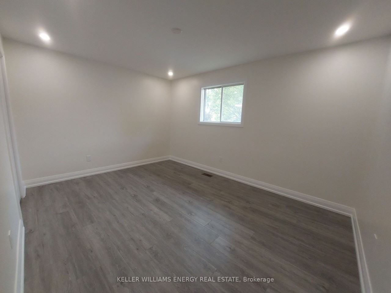 500 Barnes Crescent - Photo 3 of 10
