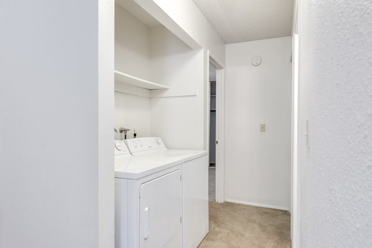Englewood Terrace - Photo 7 of 26