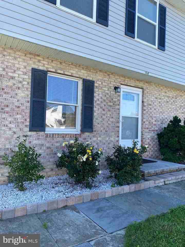 208 Hackberry Dr - Photo 3 of 24