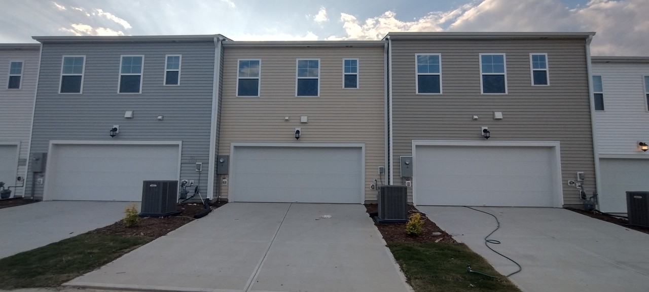 2307 Kasota Ln - Photo 2 of 31