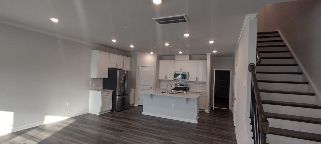 2307 Kasota Ln - Photo 3 of 31