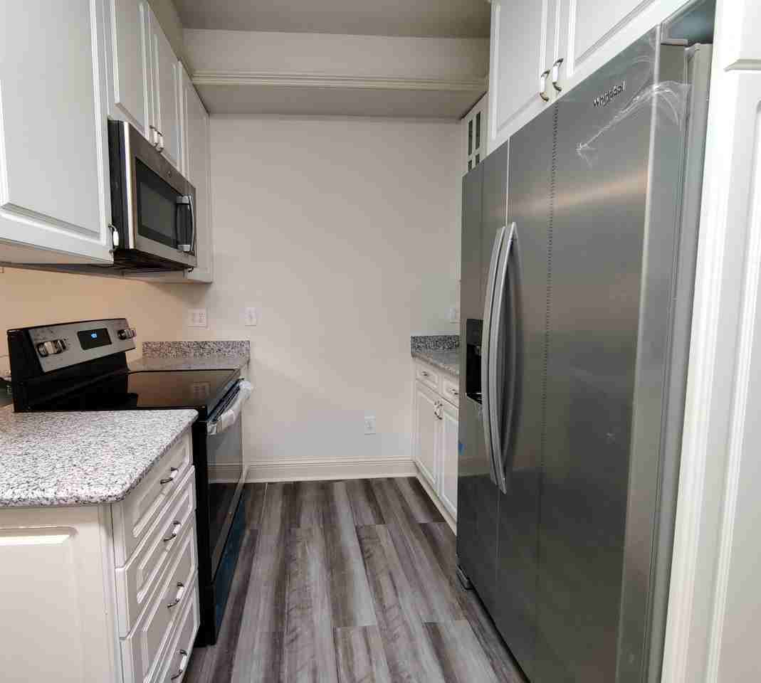 160 Presidents Dr - Photo 4 of 20