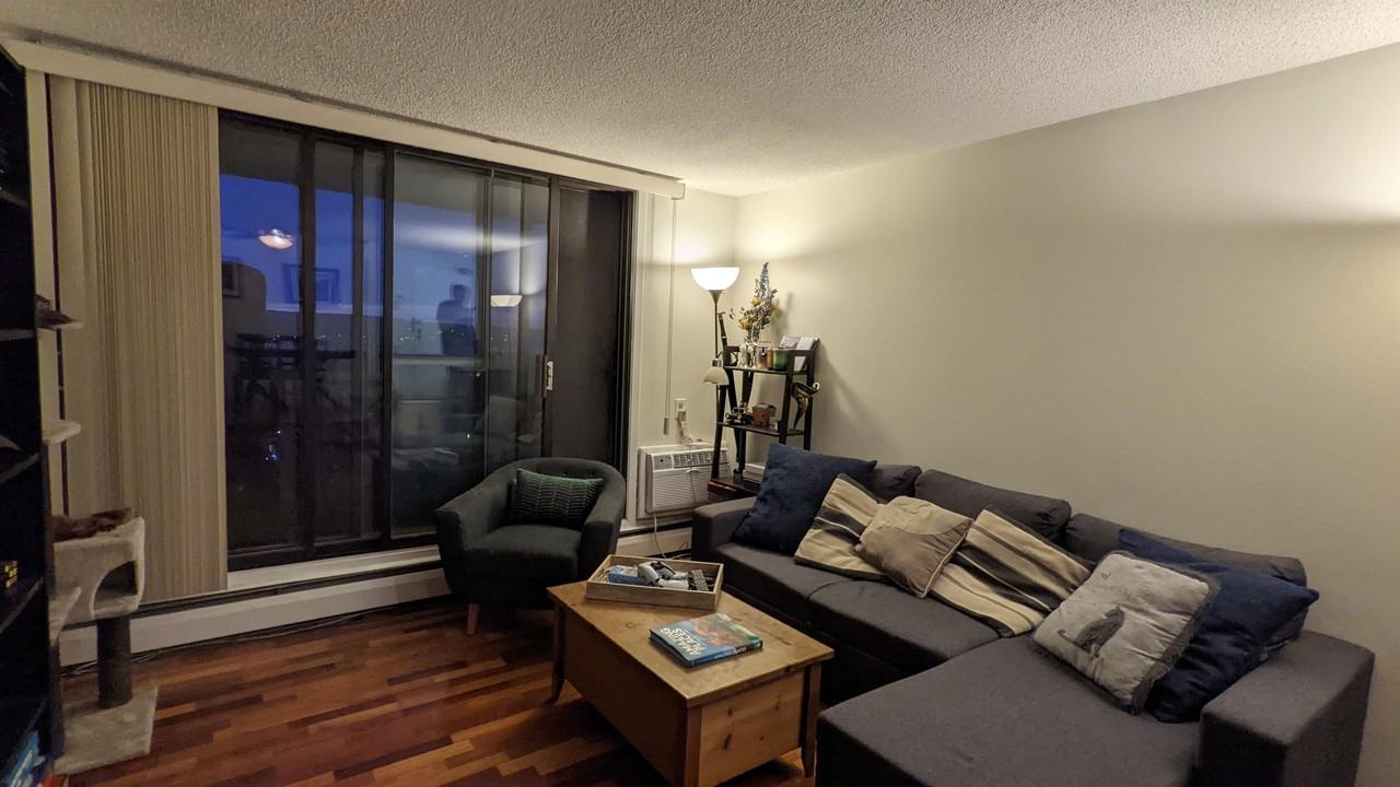 415 Greenview 1710 Apartments 415 Greenview Ave, Ottawa, ON K2B 8G5