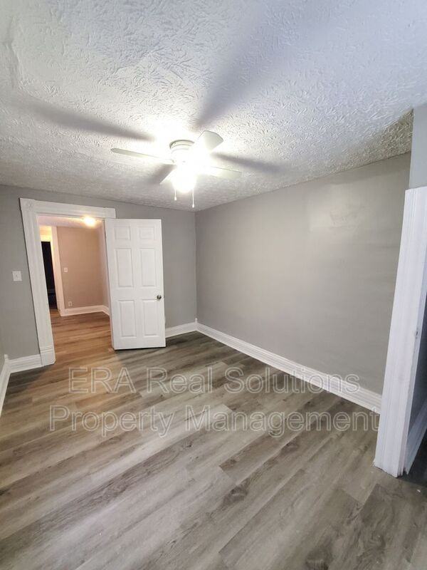 2162 Margaret Ave - Photo 2 of 16