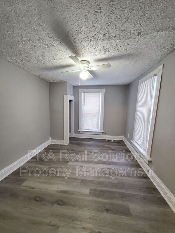 2162 Margaret Ave - Photo 3 of 16