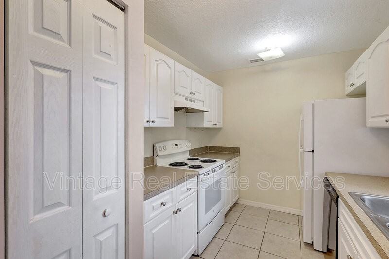 720 Newton Ave S - Photo 3 of 6