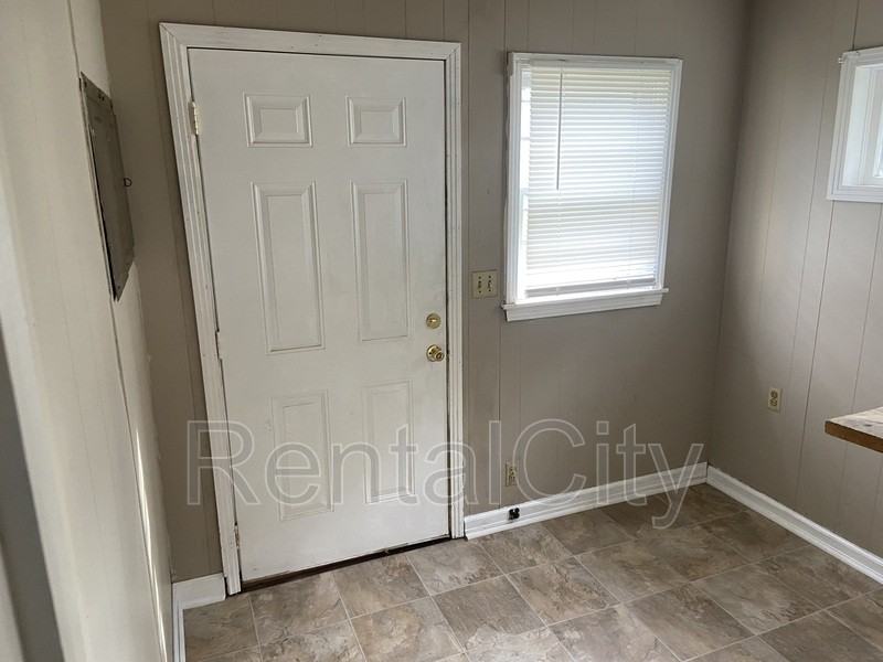 808 S Lexington St - Photo 2 of 15