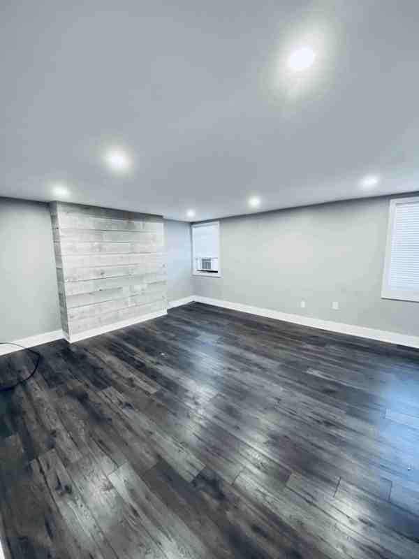 47 Wellington St N #4 - Photo 2 of 26