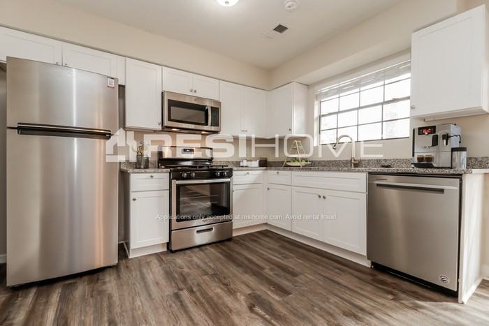 9376 Woodloop Ct - Photo 2 of 17