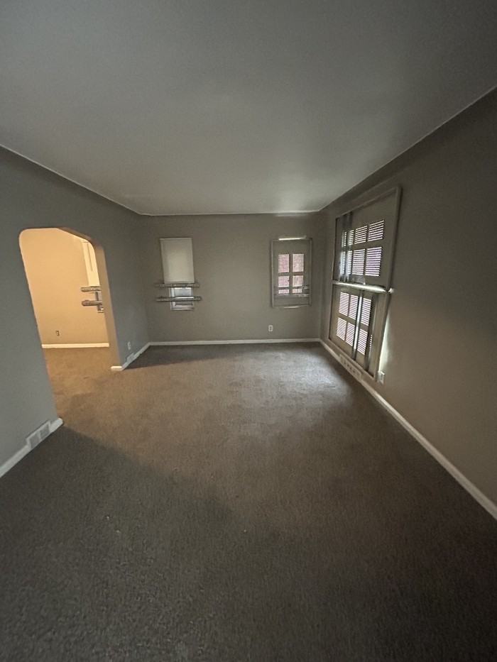 15491 Seymour St - Photo 2 of 7