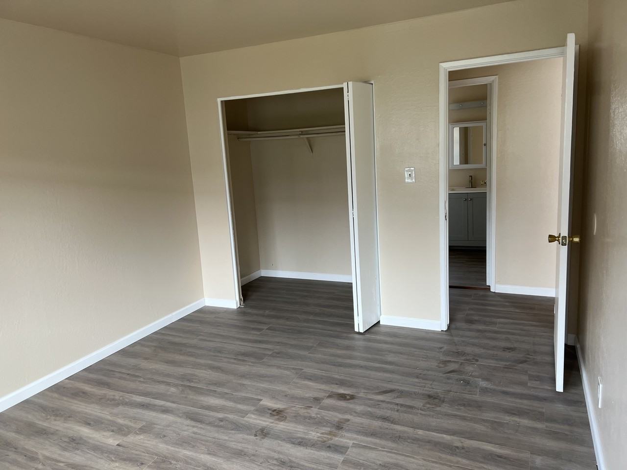 240 E Okeefe St #8 - Photo 2 of 4