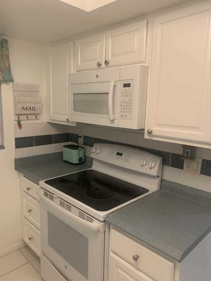 658 Ne 6th Ct #E - Photo 3 of 15