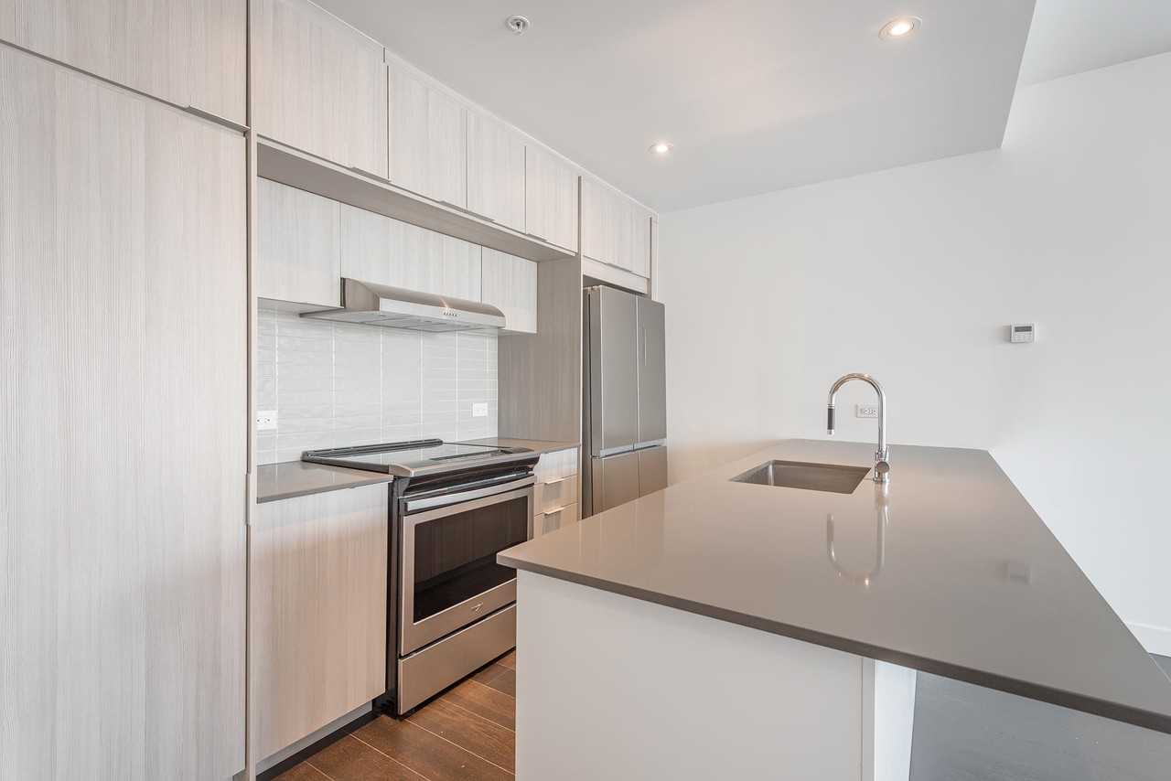 400 Ave Richmond - Photo 3 of 21