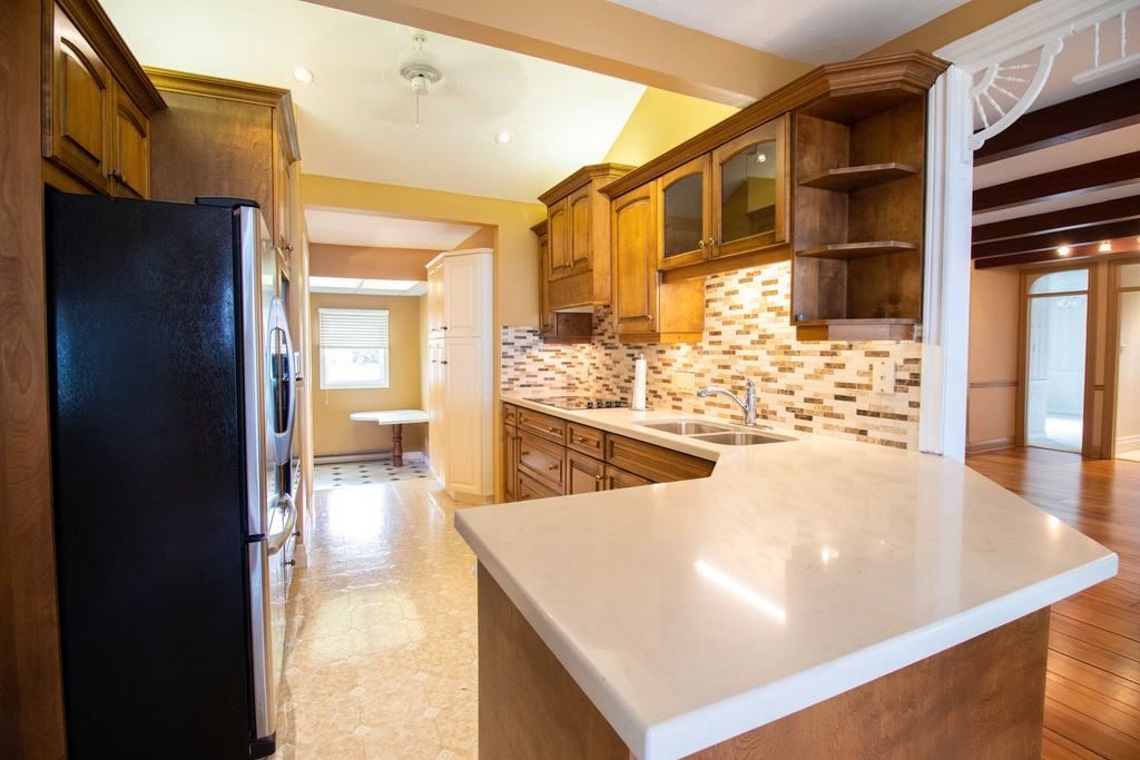 4446 Lakeside Dr - Photo 3 of 40