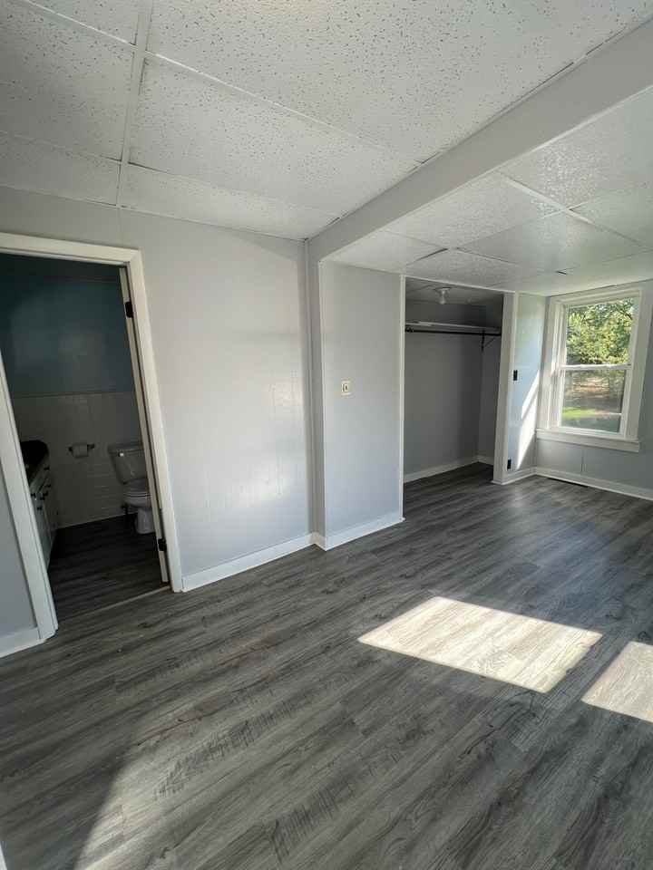 221 S Wood St #1 - Photo 4 of 24