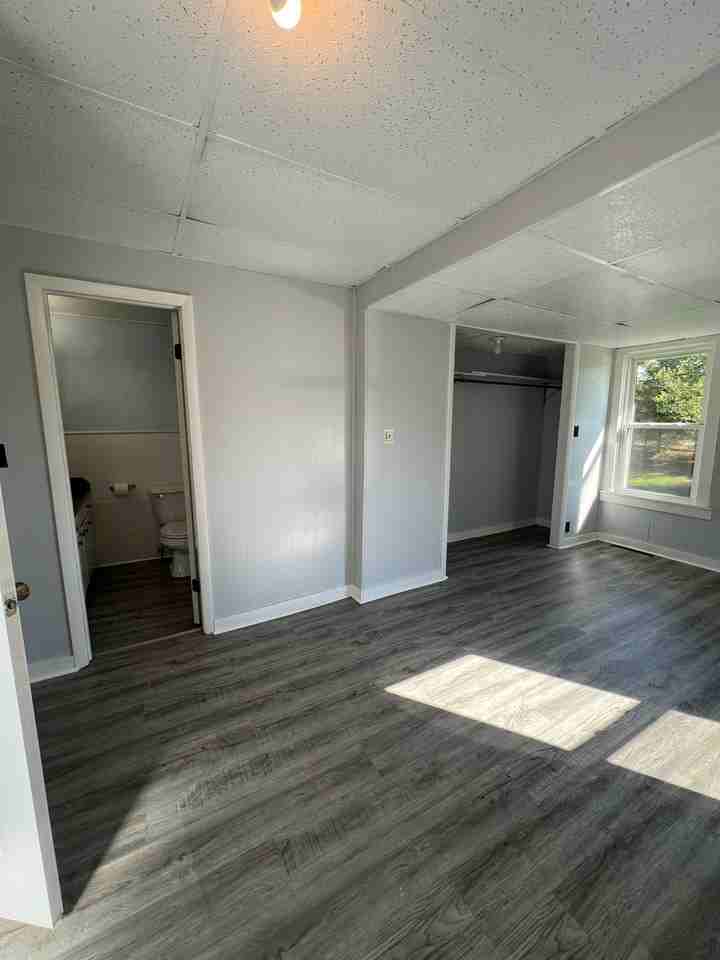 221 S Wood St #1 - Photo 5 of 24