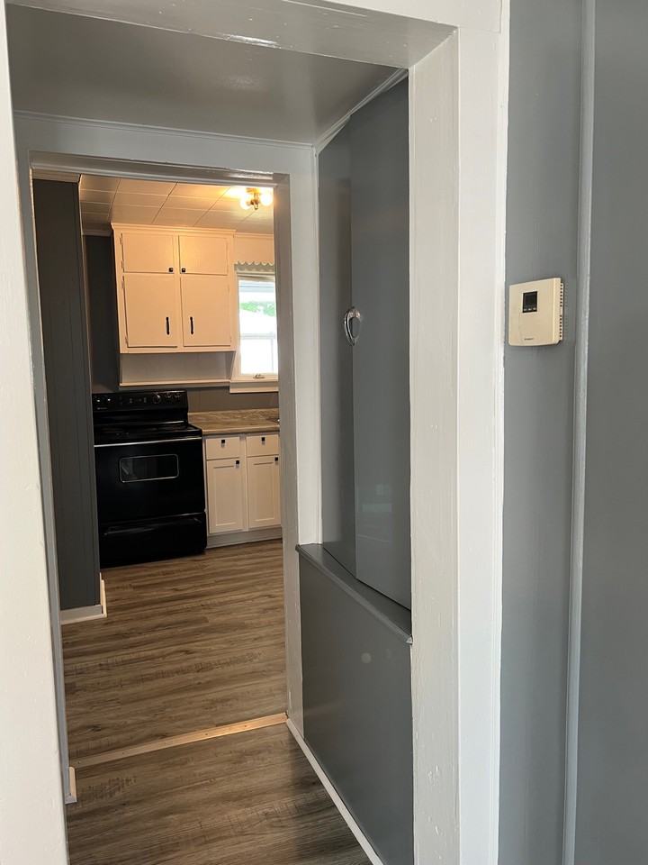 221 S Wood St #1 - Photo 6 of 24