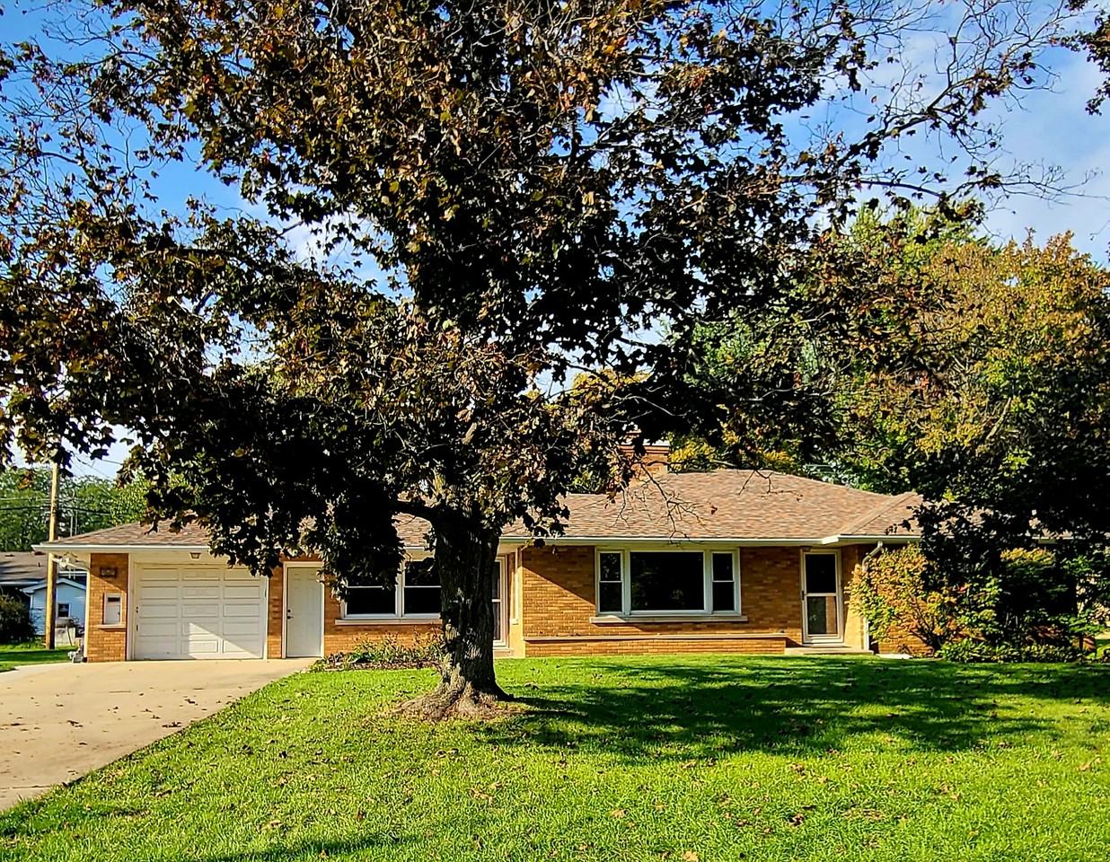 495 West River Street - Photo 2 of 20