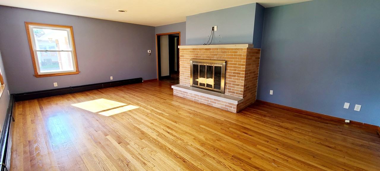 495 West River Street - Photo 3 of 20