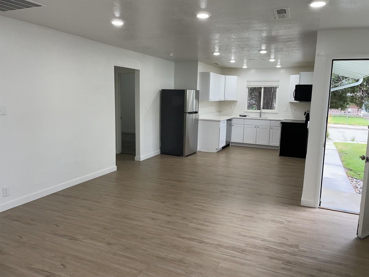 8089 S Fern Cir - Photo 4 of 10