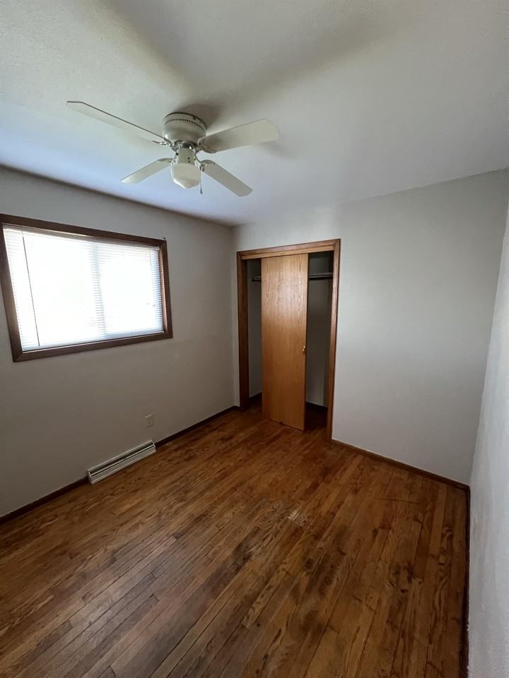 1510 S 38th St #1510 - Photo 3 of 11
