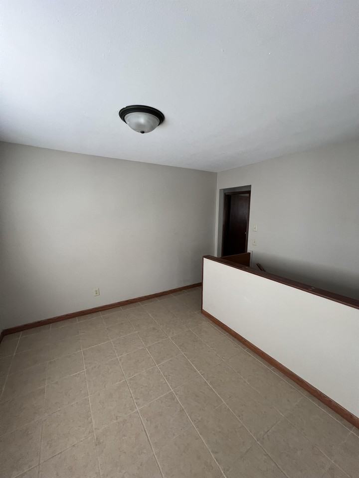 1510 S 38th St #1510 - Photo 5 of 11