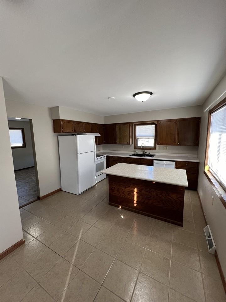 1510 S 38th St #1510 - Photo 6 of 11