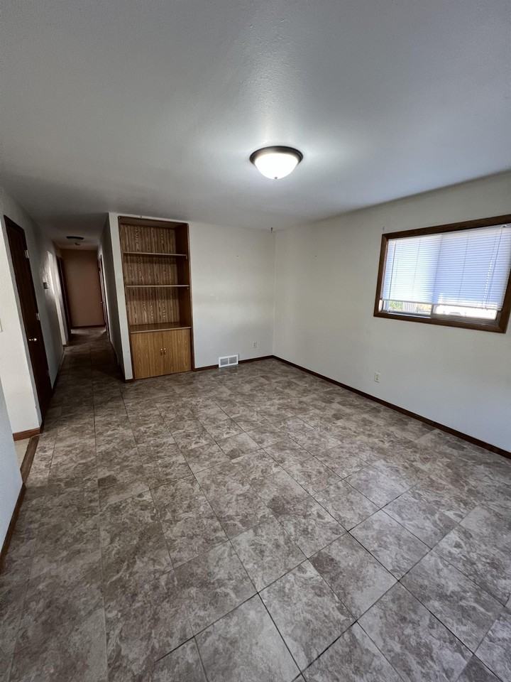 1510 S 38th St #1510 - Photo 7 of 11