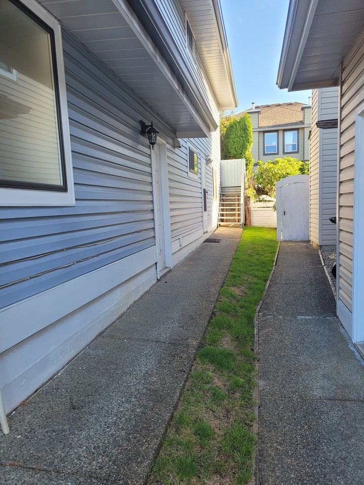 2643 Pioneer Way - Photo 3 of 11