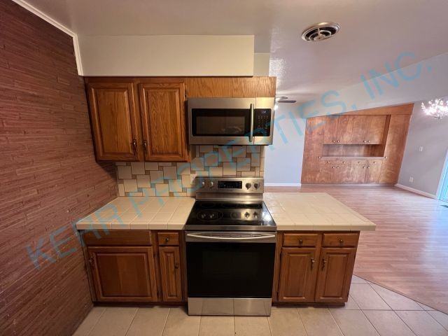12407 Ne Knott St - Photo 7 of 27