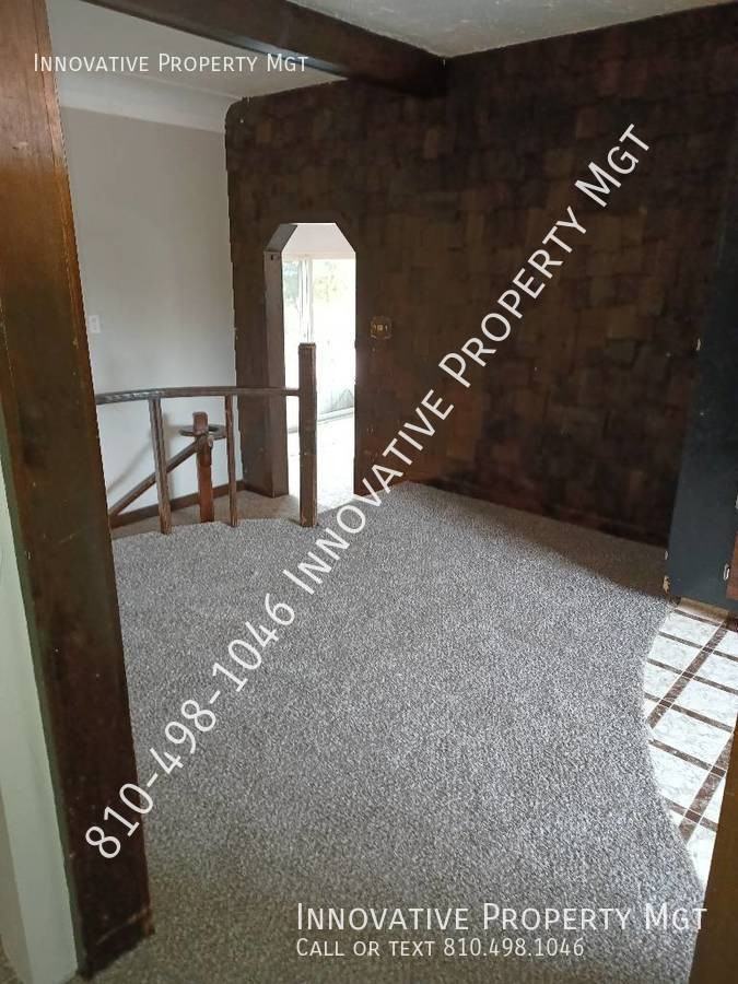 4038 N Elms Rd - Photo 3 of 43