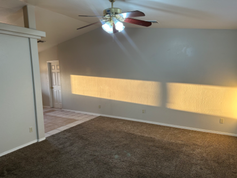 1042 W 7th St S - Photo 2 of 13