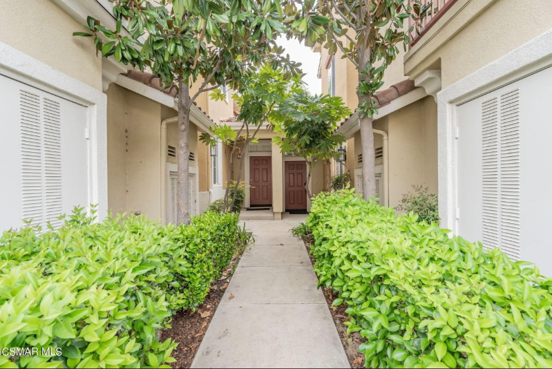 2916 Esperanza Way #F - Photo 2 of 30