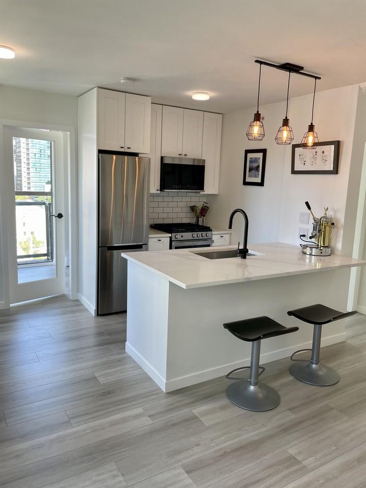 1201 1201, 928 Richards Street - 1 #1