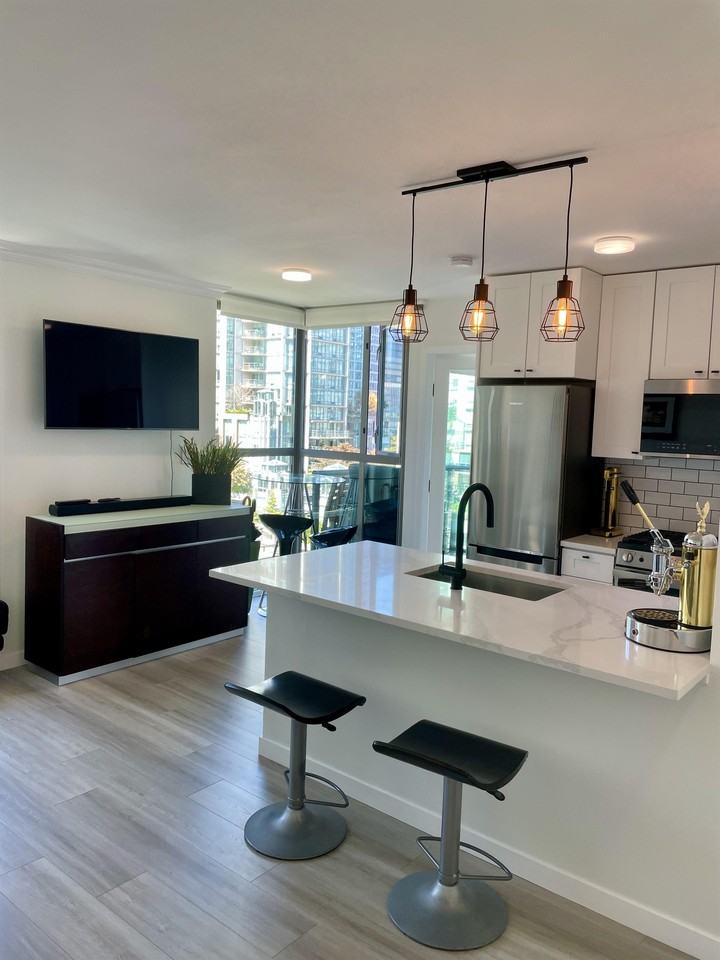 1201 1201, 928 Richards Street - 1 #1 - Photo 3 of 22