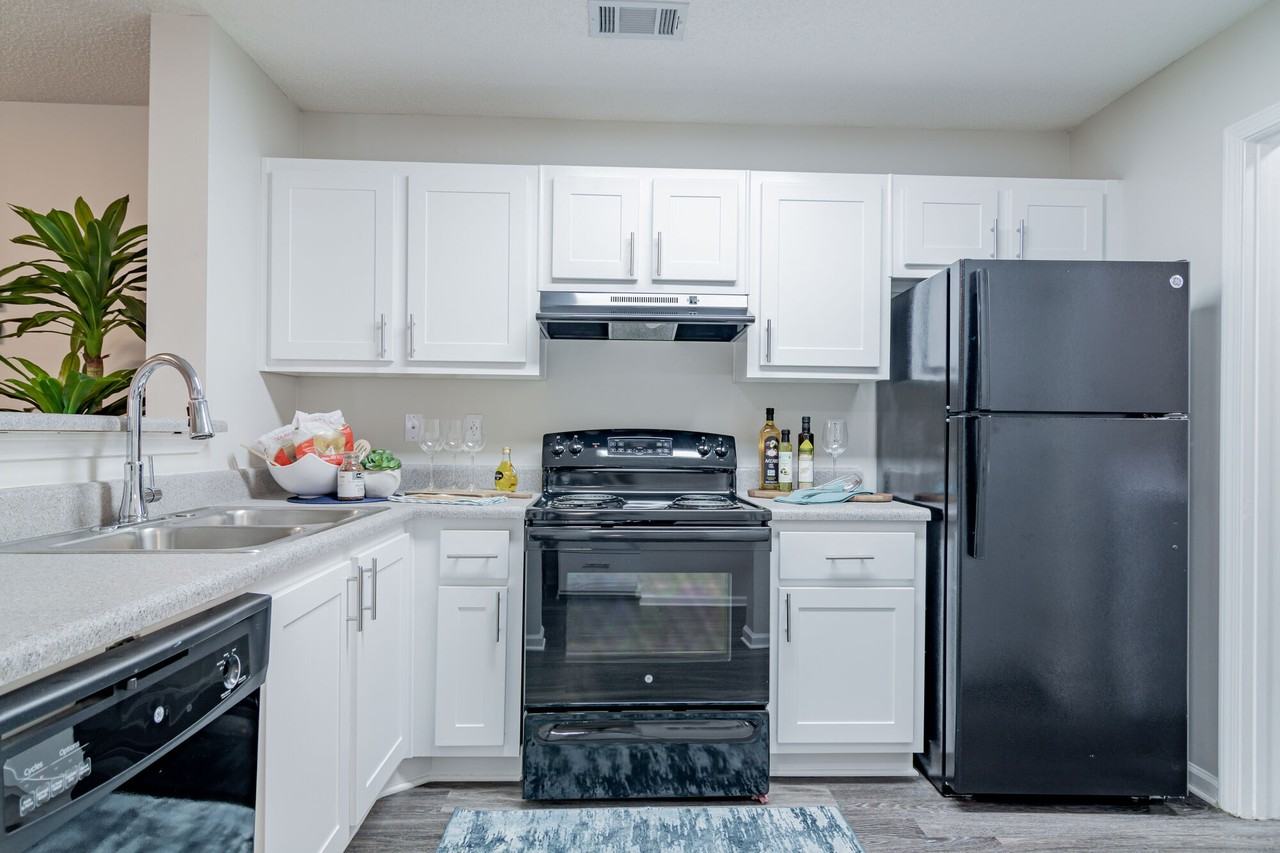 Belle Vista Apartments - Photo 3 of 31