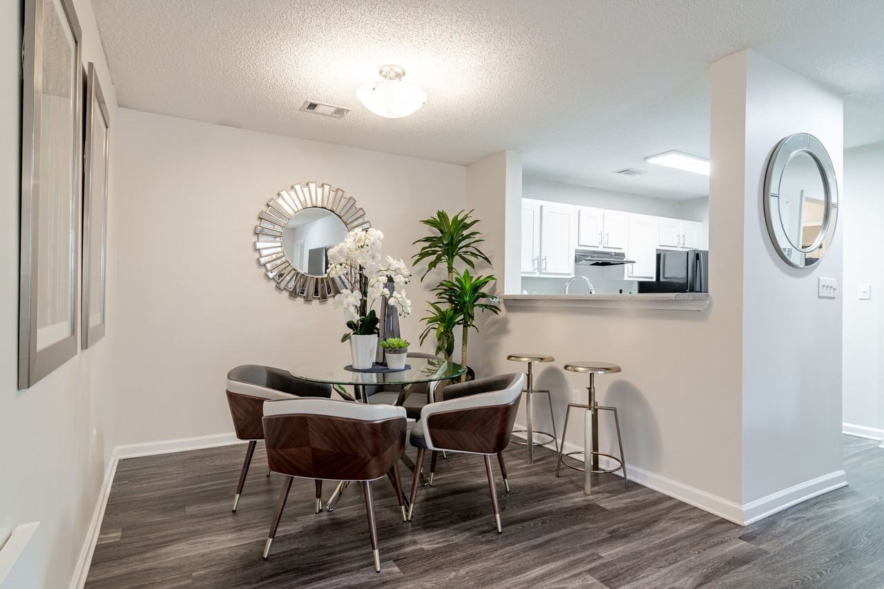 Belle Vista Apartments - Photo 6 of 31