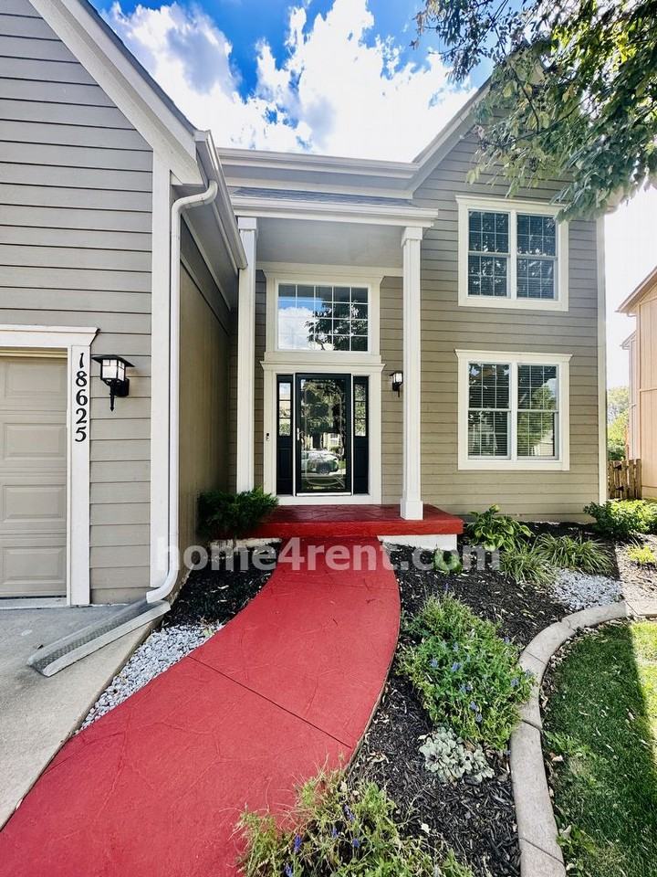 18625 W 153rd Ter - Photo 3 of 50