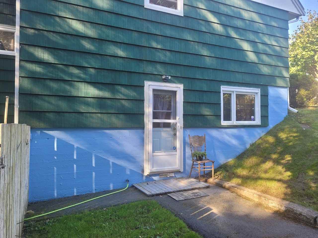 124 Coronation Ave Bsmt #BS - Photo 4 of 12