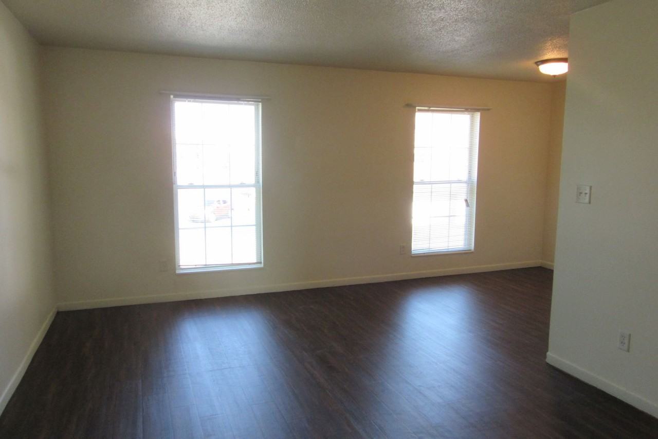 202-212 1/2 W. Montgomery St. - Photo 3 of 10