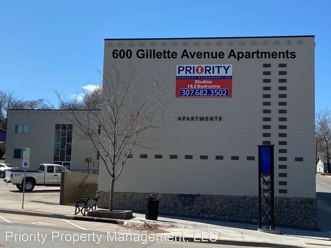 600 Gillette Ave - Photo 2 of 9