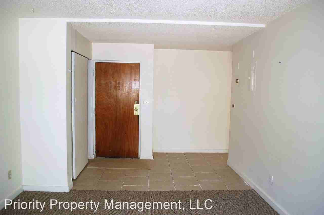 600 Gillette Ave - Photo 3 of 9