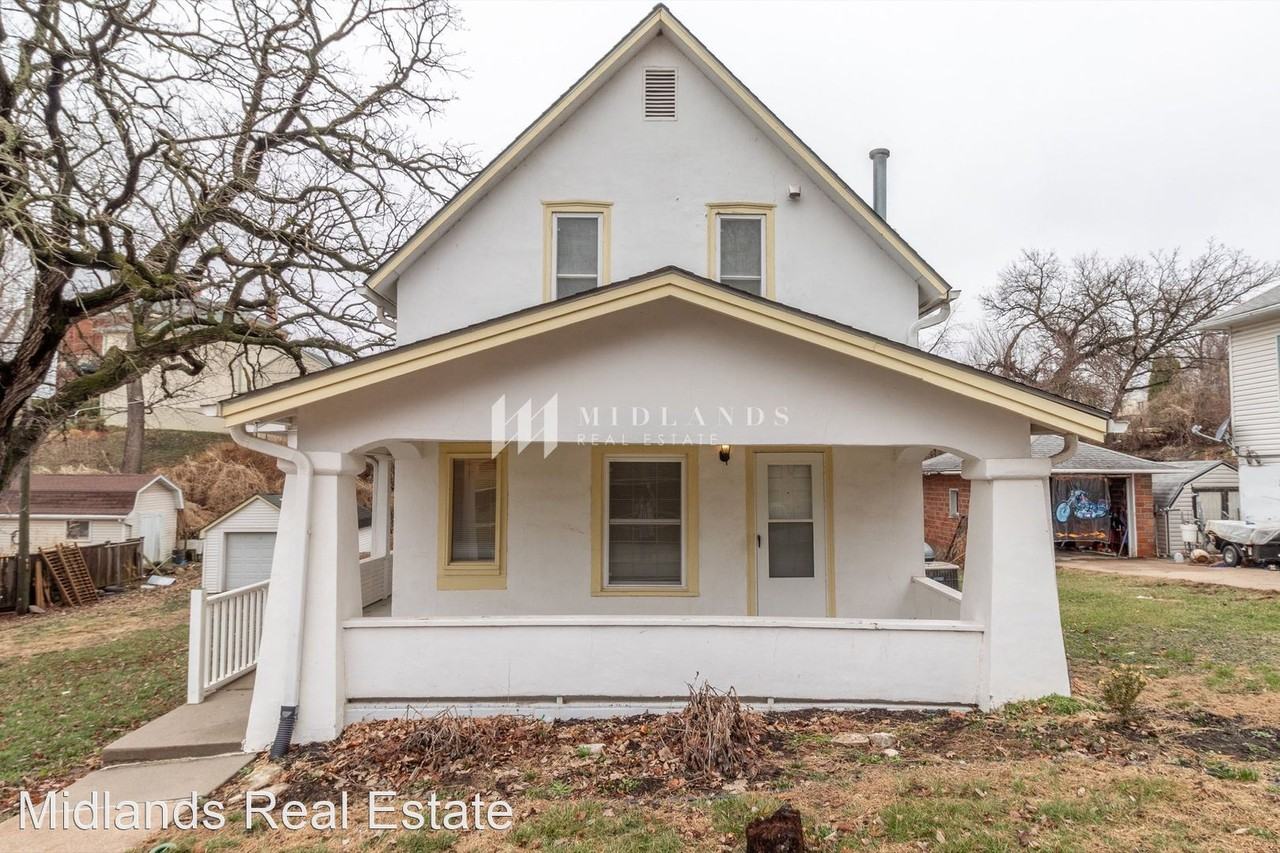 318 N 4th St - Photo 2 of 18