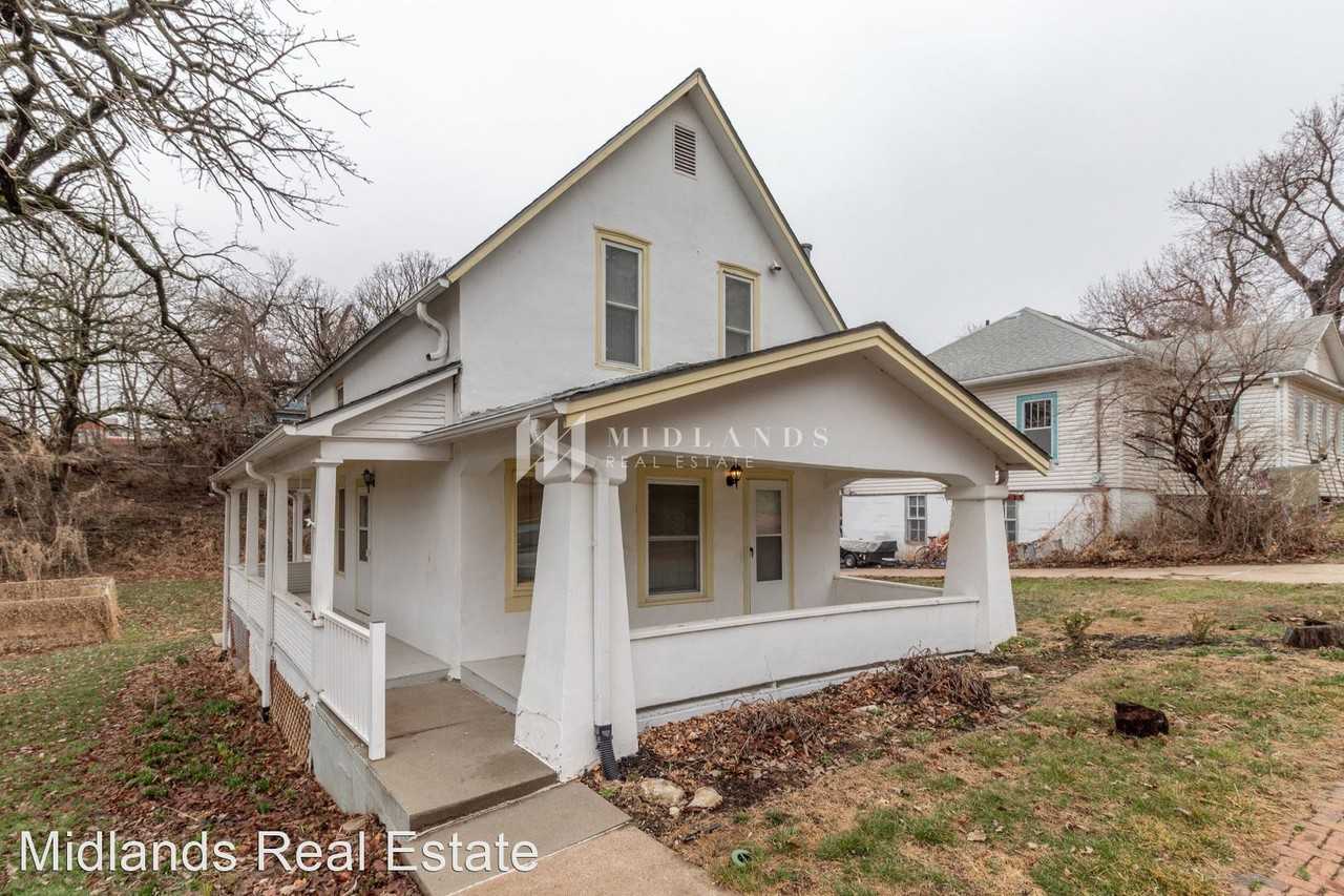 318 N 4th St - Photo 3 of 18