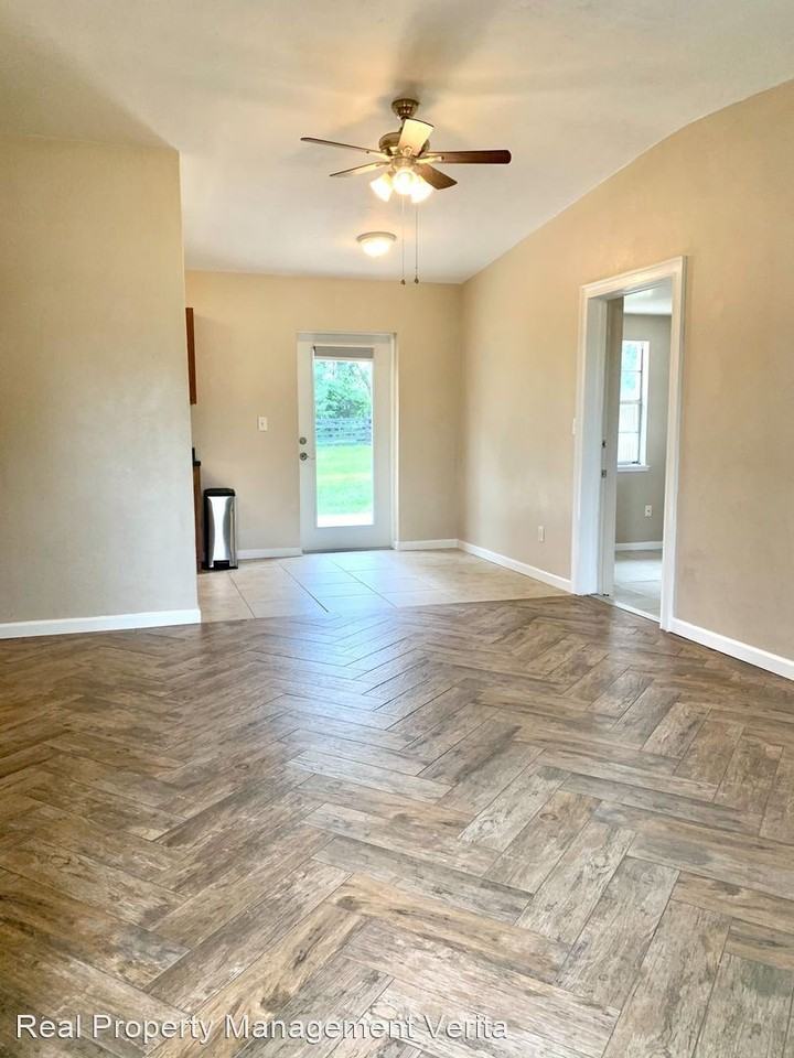 521 E 4th St - Photo 3 of 20