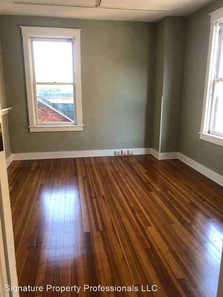 104 West Chestnut Street - Photo 3 of 7