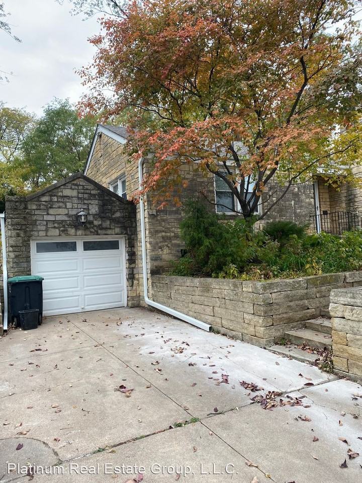 1720 N 59th St - Photo 2 of 10