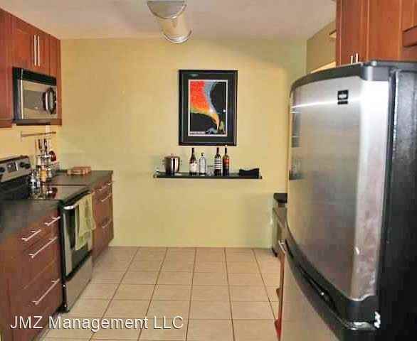 825 W Maple Rd - Photo 2 of 27