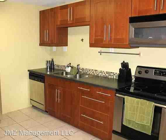 825 W Maple Rd - Photo 3 of 27