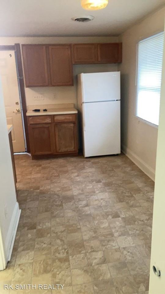 462- 462 1/2 N. Chatham Street - Photo 3 of 7